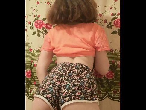 ❤️ セクシーな若いベイブがカメラでショーツを脱ぐ ❤️ 上質ポルノ ❌️❤